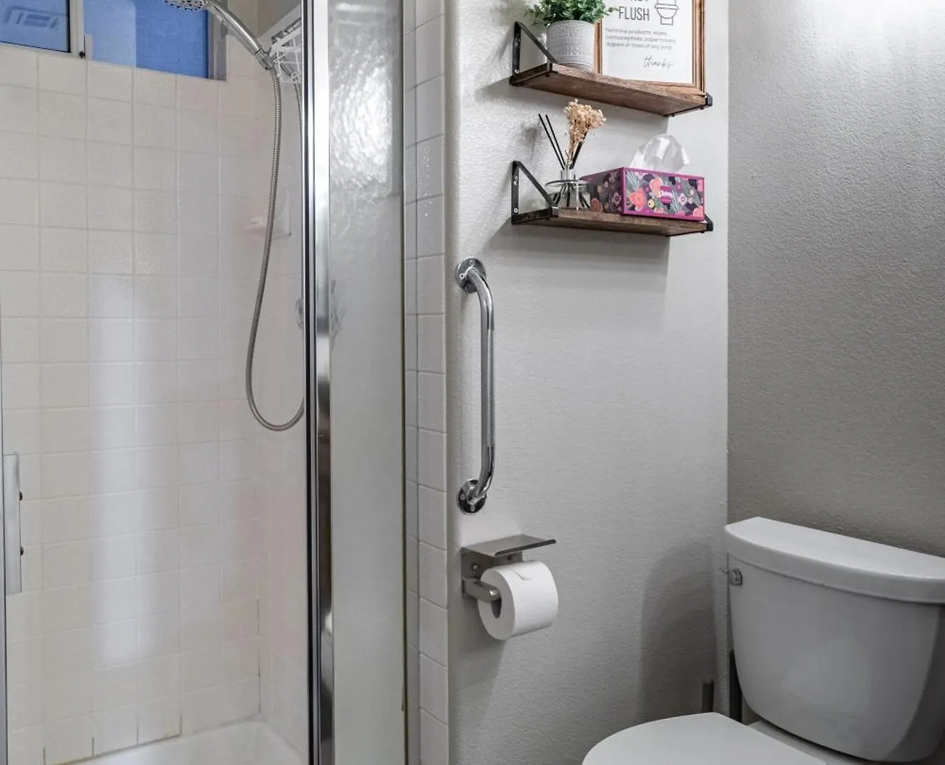 5Br 3Ba Family Friendly Entire Home W Pool, Spa, Games, Tvs, And More Las Vegas 0*,  United States